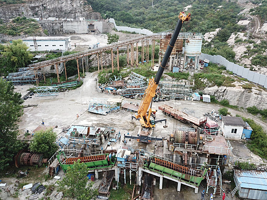 田灣核電砂石廠一級平臺棒磨機拆除現(xiàn)場